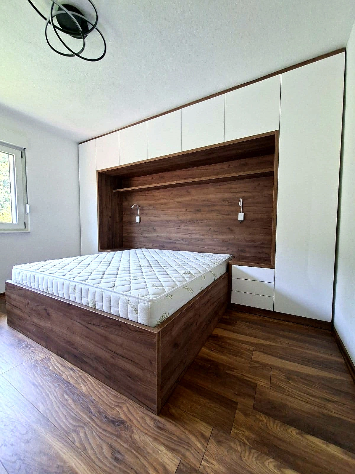 Minimalistička ravna kuhinja